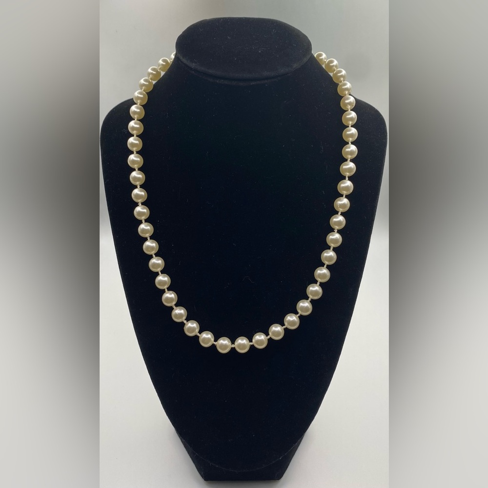Shorter Vintage Strand of Pearls (G)
